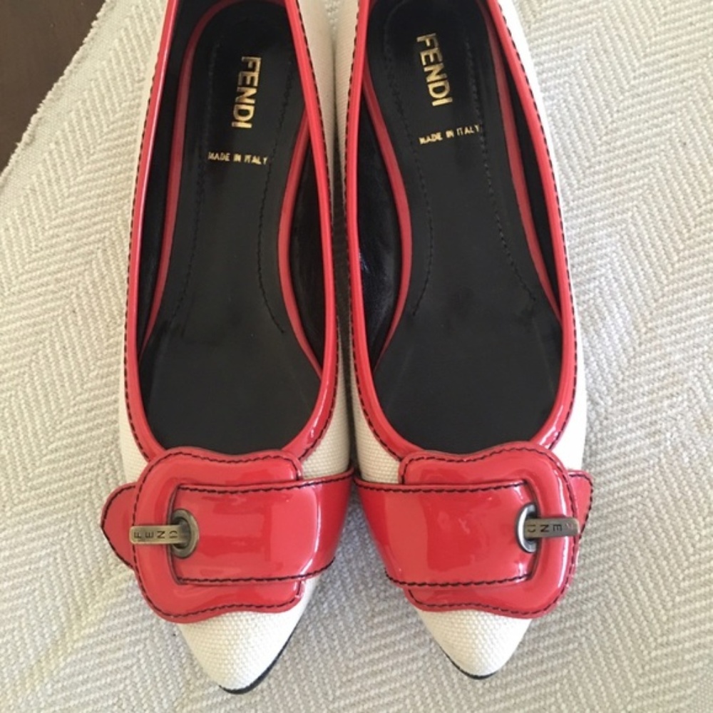 Trendy Fendi Flats